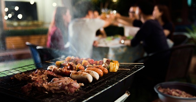 Beloon Je Man met Barbecue! Kijk hem Genieten!