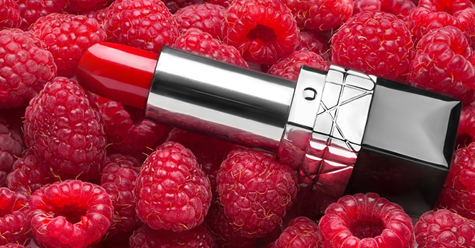 Een Recept Voor Doe-Het-Zelf Lippenstift met Bessen