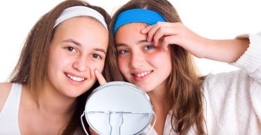 Leer je Tiener een Krachtige Anti-Acne Routine