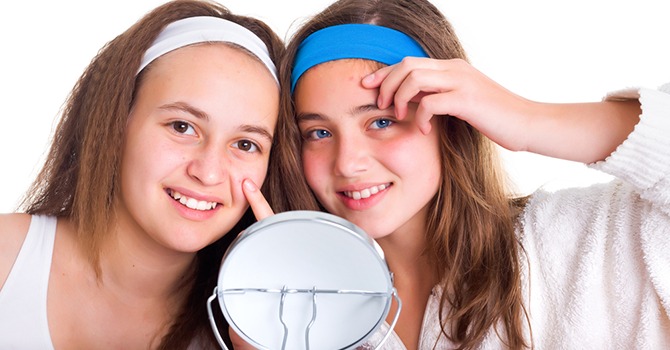 Leer je Tiener een Krachtige Anti-Acne Routine