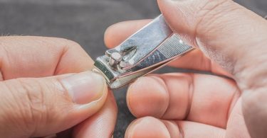Mannen, Het Wordt Tijd Om Je Nagels Te Verzorgen!