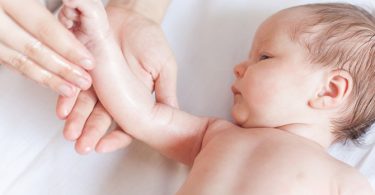 Therapeutische Massage met Arganolie voor Je Baby